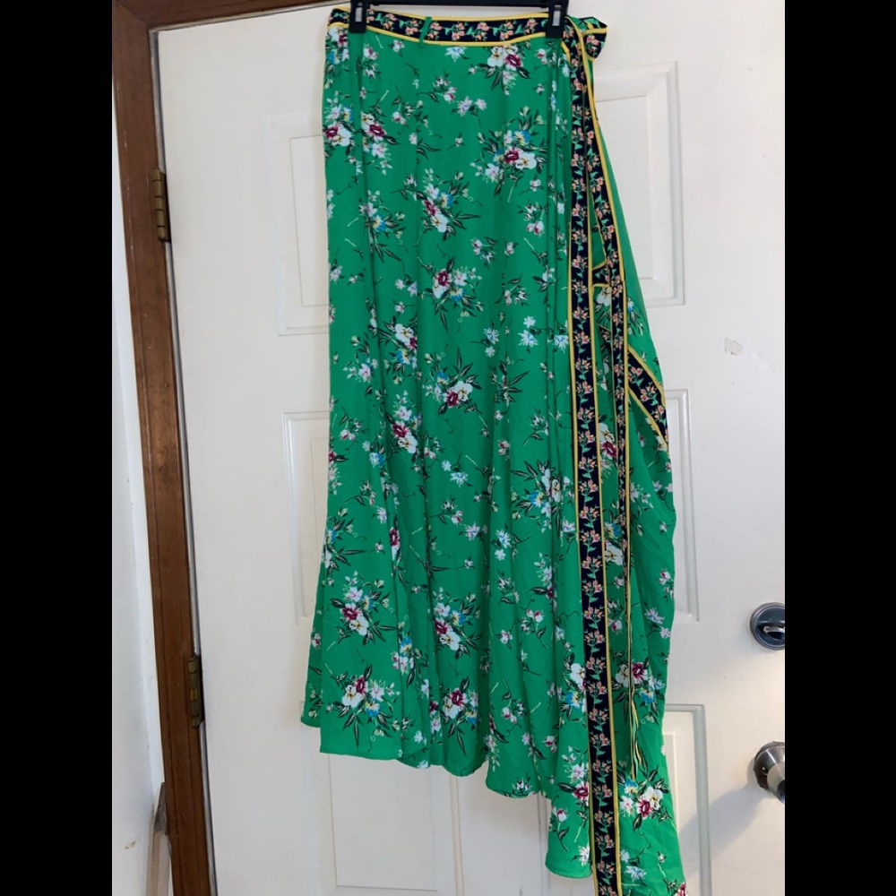 Sexy long skirt can be worn many ways